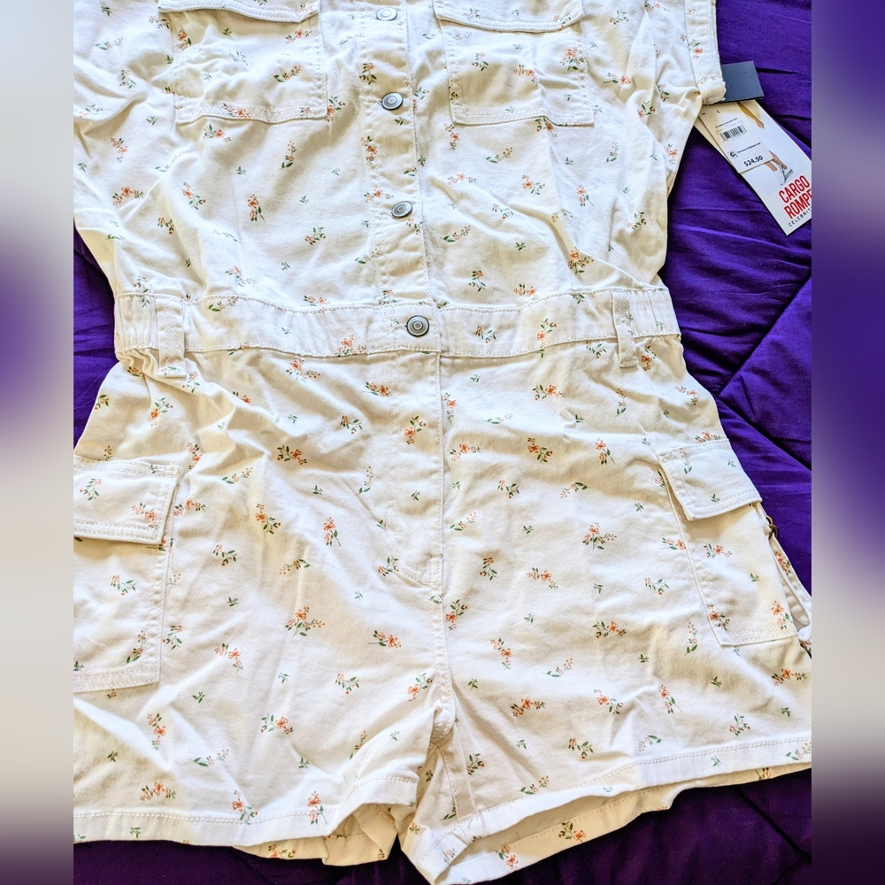 Celebrity Pink Women's Floral Cargo Romper - Picture 3 of 10